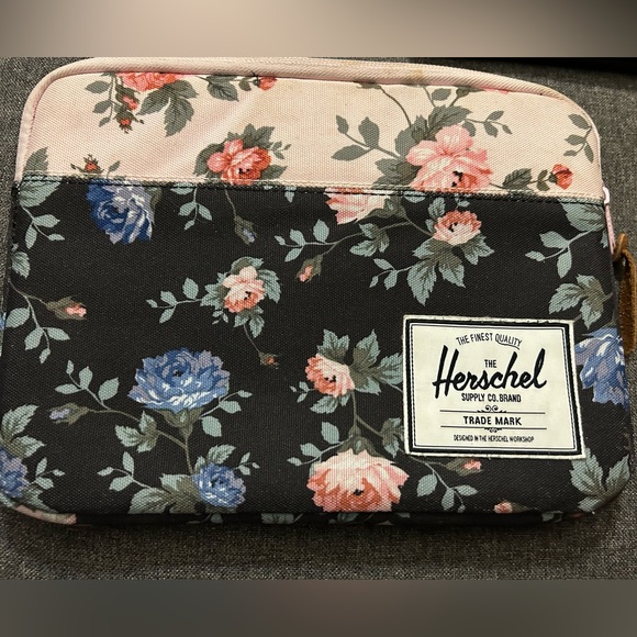 Herschel Tablet/eReader Case - Picture 1 of 3